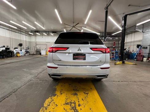Used 2023 Mitsubishi Outlander SE image 6