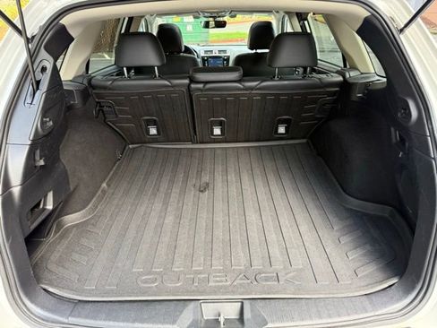 Used 2017 Subaru Outback 3.6R Limited image 29