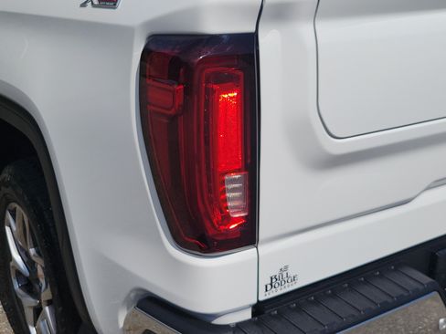 Used 2024 GMC Sierra 1500 SLT w/ SLT Premium Plus Package AWD/4WD image 11
