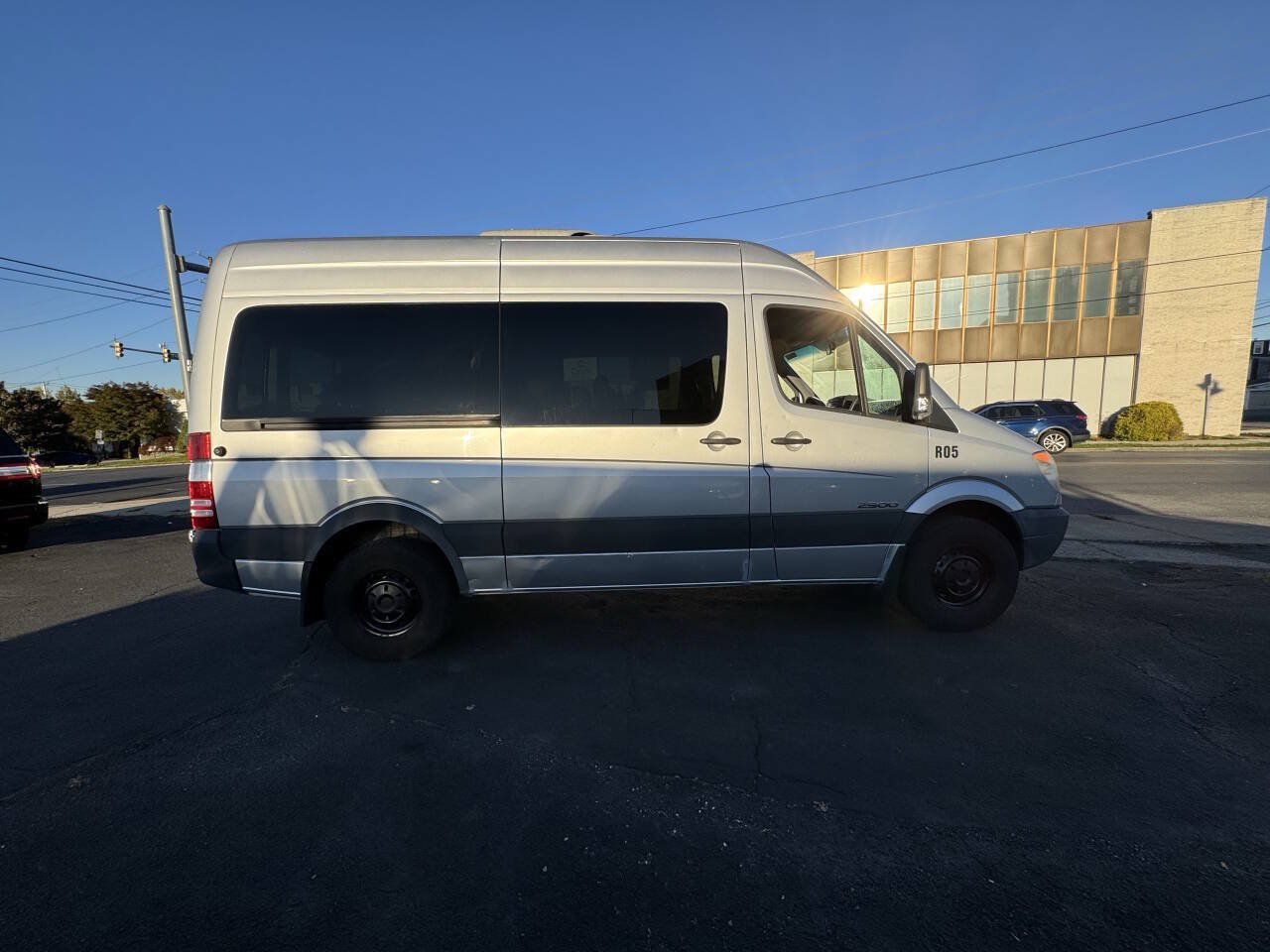 Used 2007 Dodge Sprinter 2500 w/ Cooling Group RWD image 7