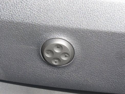 New 2025 Mercedes-Benz GLC 300 4MATIC image 12