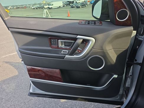 Used 2017 Land Rover Discovery Sport HSE Luxury image 7