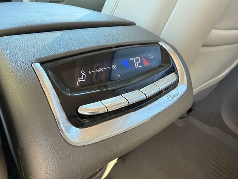 Used 2021 Cadillac XT6 Premium Luxury image 27