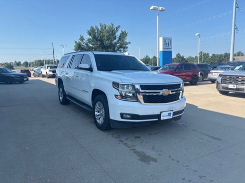 Used 2019 Chevrolet Suburban LT AWD/4WD image 3