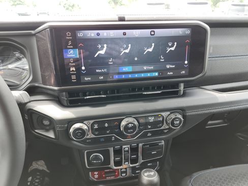 Used 2024 Jeep Wrangler Unlimited Rubicon 4xe w/ Convenience Group AWD/4WD image 31