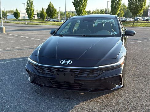 Used 2024 Hyundai Elantra SE FWD image 15