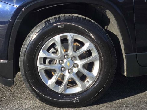 Used 2020 Chevrolet Traverse LT image 12