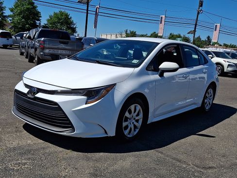 Used 2025 Toyota Corolla LE FWD image 3