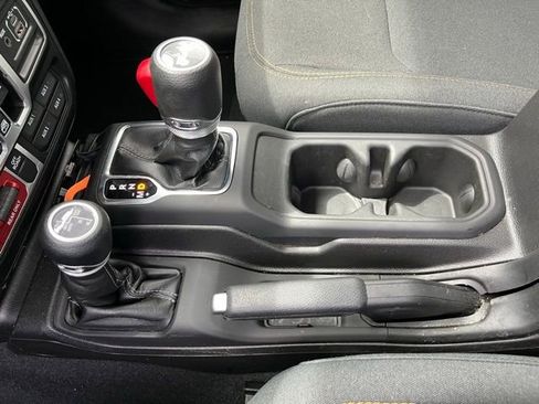 Used 2024 Jeep Wrangler Unlimited image 22