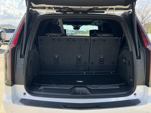Used 2024 Cadillac Escalade Premium Luxury Platinum image 12