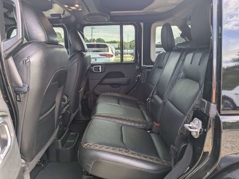Used 2022 Jeep Wrangler Unlimited Sahara AWD/4WD image 13