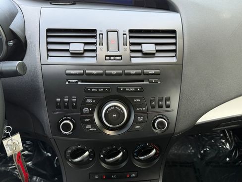 Used 2013 MAZDA MAZDA3 i Sport FWD image 26