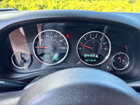 Used 2017 Jeep Wrangler Unlimited Sport w/ Quick Order Package 24S AWD/4WD image 13