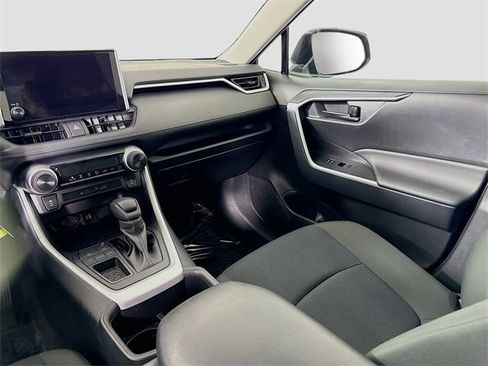 Certified 2025 Toyota RAV4 LE image 21