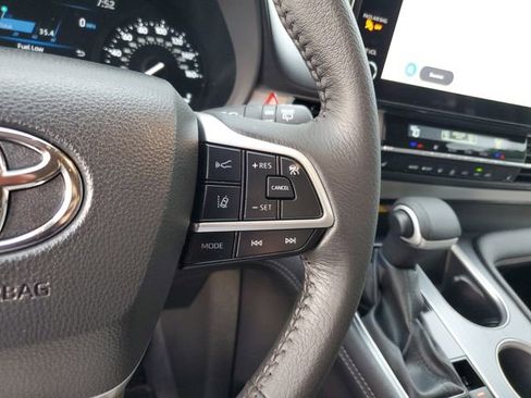 Used 2026 Toyota Sienna XLE FWD image 27