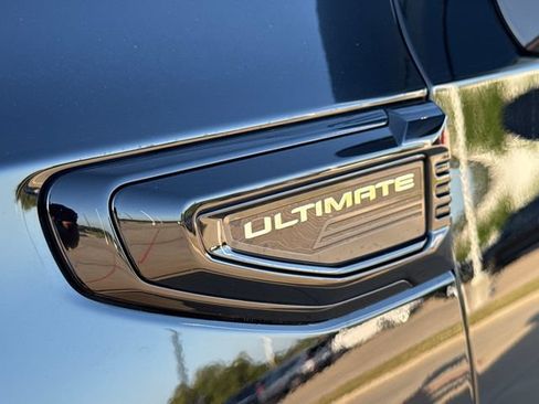 Used 2025 GMC Yukon Denali Ultimate AWD/4WD image 6