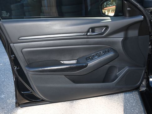 Used 2024 Nissan Altima 2.5 S image 9