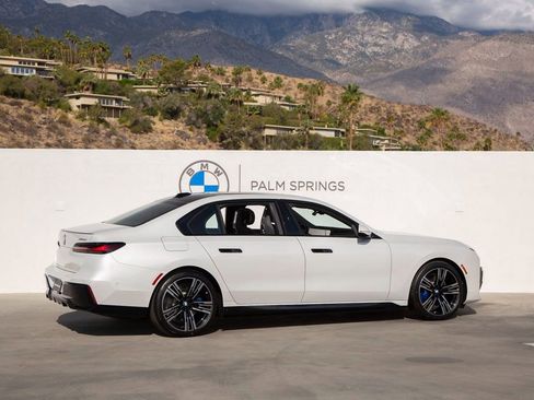 Certified 2025 BMW i7 xDrive60 w/ Executive Package AWD/4WD image 5