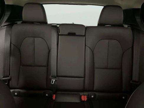 Used 2025 Volvo XC40 B5 Plus image 65