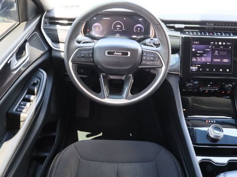 Used 2023 Jeep Grand Cherokee Laredo w/ Luxury Tech Group I RWD image 24