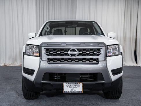 Used 2025 Nissan Frontier SV RWD image 2