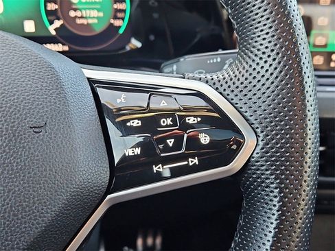 Certified 2022 Volkswagen GTI SE image 26