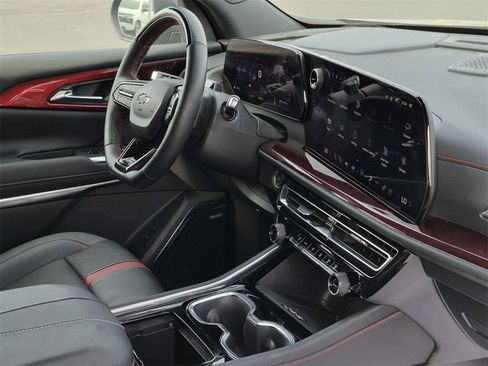 Certified 2025 Chevrolet Traverse RS w/ LPO, Floor Liner Package image 11