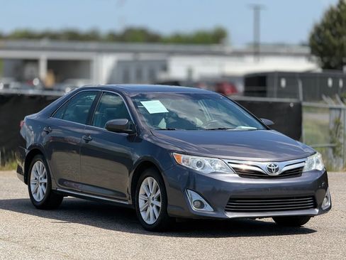 Used 2013 Toyota Camry XLE image 1