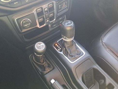 Used 2021 Jeep Wrangler Unlimited Sahara image 22