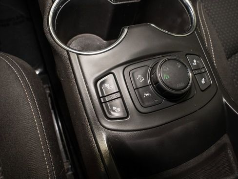 Used 2024 GMC Terrain SLE w/ Driver Convenience Package image 16