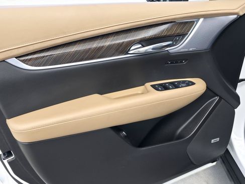 Used 2024 Cadillac XT6 Premium Luxury w/ Platinum Package FWD image 16