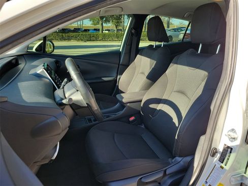 Used 2020 Toyota Prius LE w/ Carpet Mat Package image 16