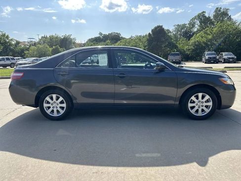 Used 2009 Toyota Camry XLE FWD image 5