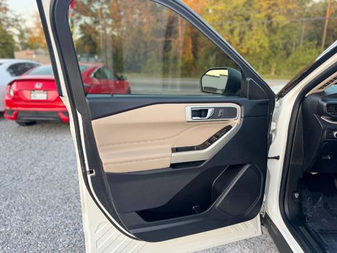 Used 2020 Ford Explorer XLT w/ Equipment Group 202A image 8