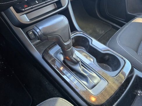 Used 2015 GMC Canyon SLE image 16