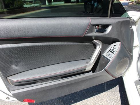 Used 2014 Scion FR-S image 9