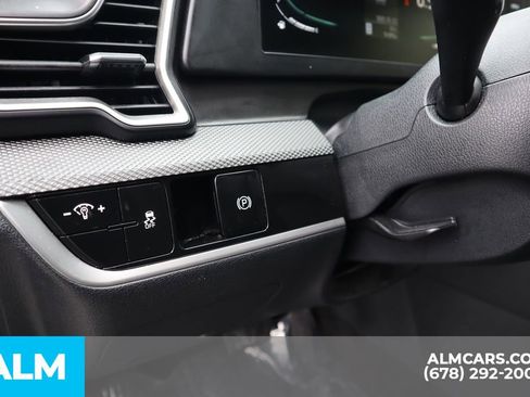 Used 2024 Kia Sportage LX image 12