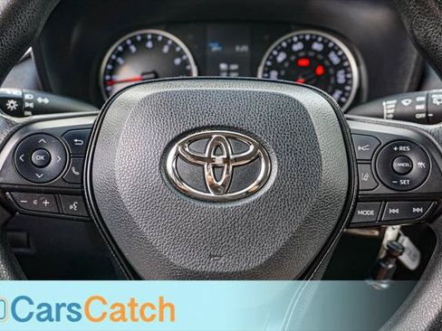 Used 2020 Toyota RAV4 LE FWD image 22