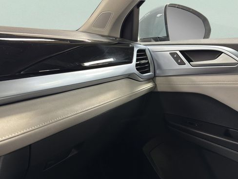 Certified 2025 Volkswagen Taos SE image 29