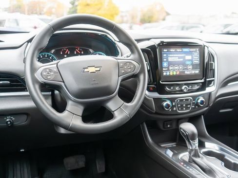 Used 2023 Chevrolet Traverse LT image 15