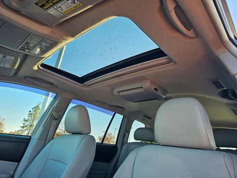 Used 2013 Toyota Highlander Limited AWD/4WD image 29