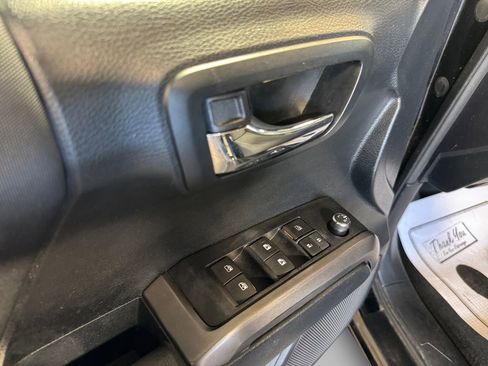 Used 2017 Toyota Tacoma TRD Sport w/ Tow Package AWD/4WD image 14