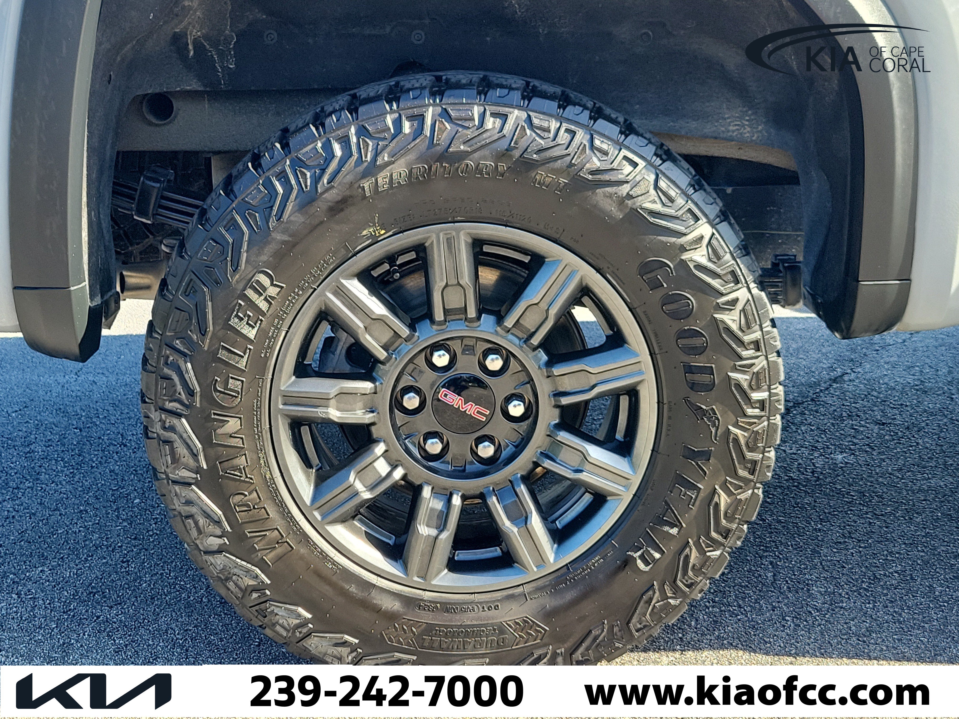 Used 2025 GMC Sierra 1500 AT4X AWD/4WD image 9