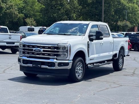 Used 2024 Ford F250 Lariat AWD/4WD image 2