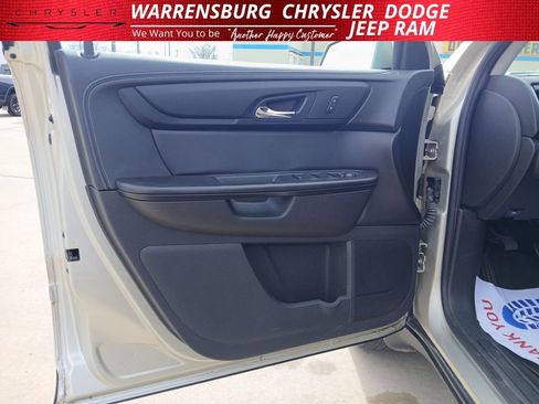 Used 2016 Chevrolet Traverse LT w/ Style and Technology Package image 11