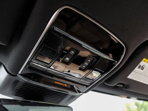 New 2026 Land Rover Range Rover Sport SE AWD/4WD image 32