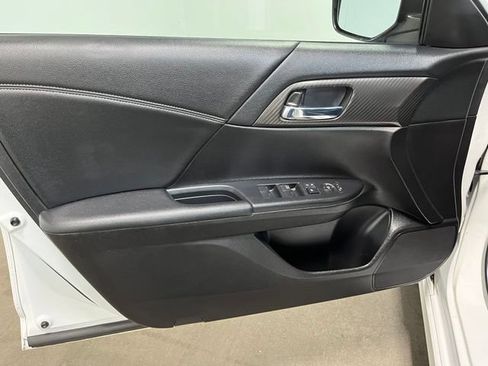Used 2016 Honda Accord Sport image 20