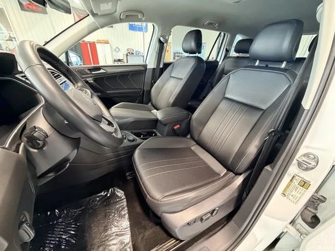 Used 2024 Volkswagen Tiguan SE AWD/4WD image 11