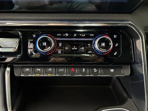 Used 2024 GMC Sierra 1500 Denali AWD/4WD image 21