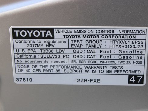 Used 2017 Toyota Prius Prime Premium w/ Preferred Accessory Package FWD image 9
